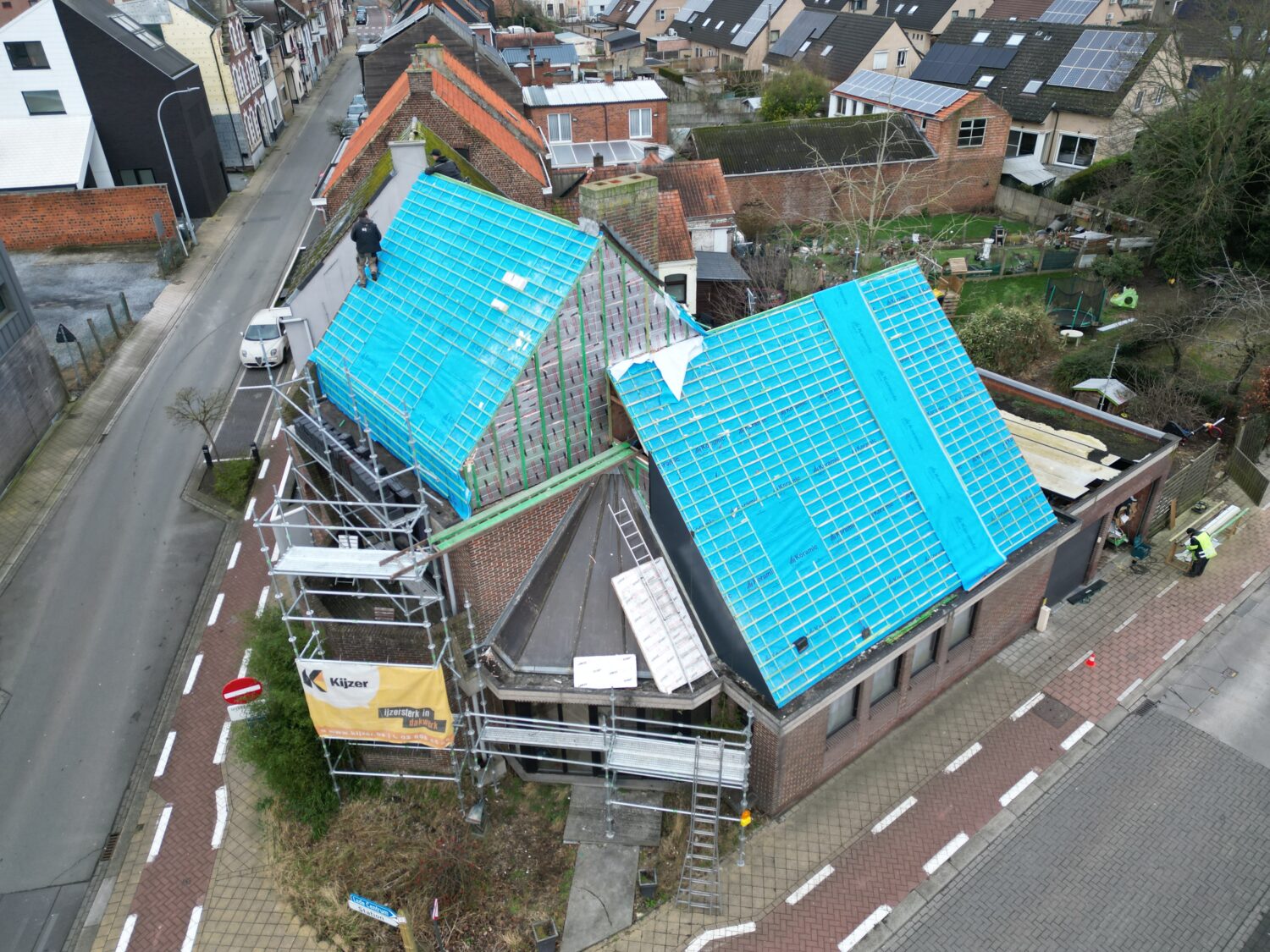 Innovatieve dakrenovatie met meer lichtinval en zonnepanelen